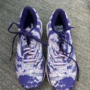 Brooks Women's Purple and White Athletic Shoes